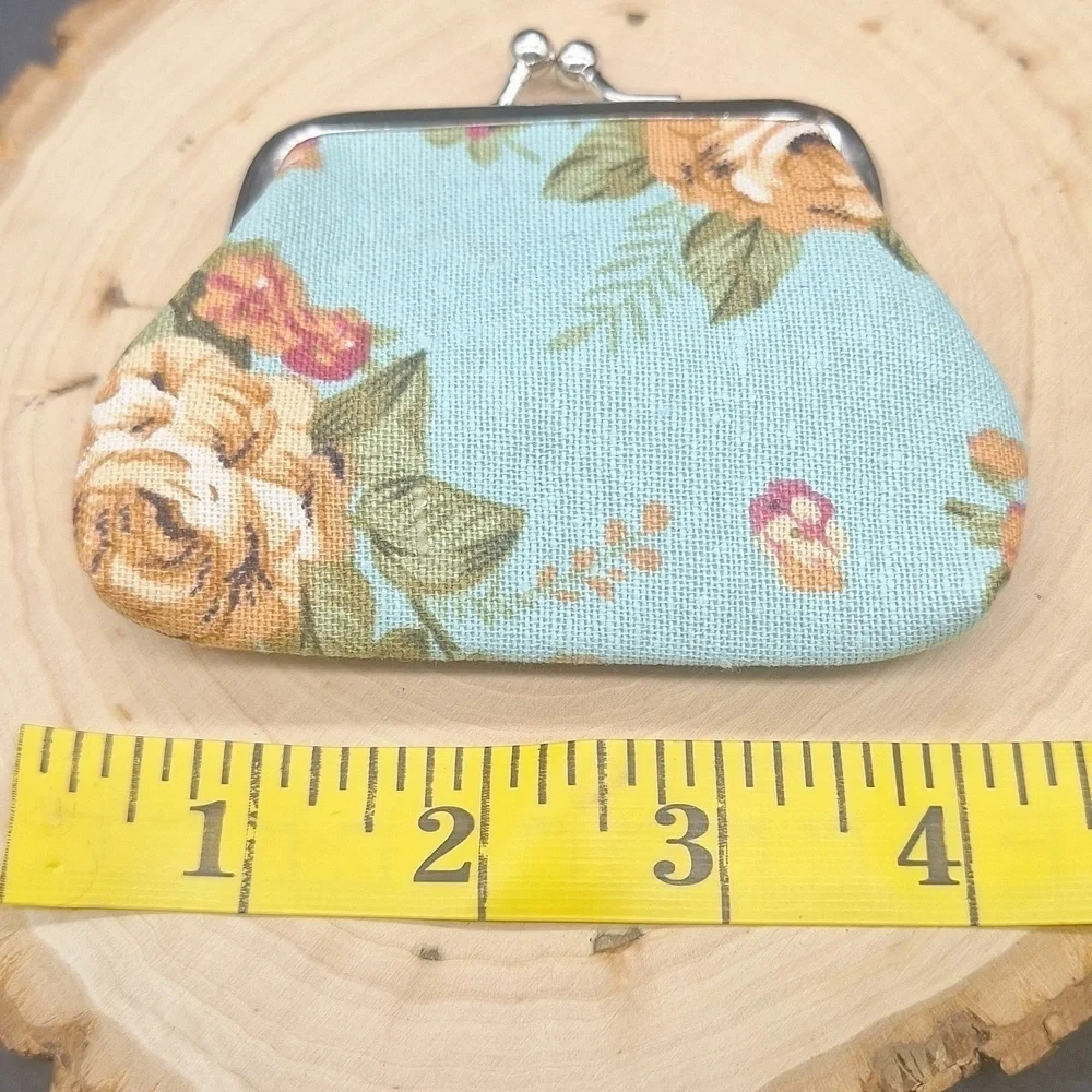 🎁Floral Canvas Coin Purse – Vintage Kiss Lock Style FREE with $40 Purchase